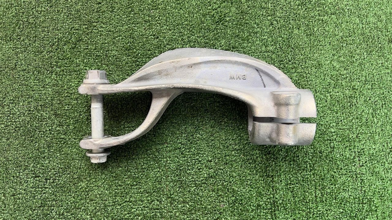 крепление амортизатора BMW X6 G06 [рестайлинг] G06 2023, 3.0 л., B57 D30 B, дизель, АКПП, mineralweiß metallic (a96), внедорожник 5 дв., полный привод, 6876684, 31126876684
