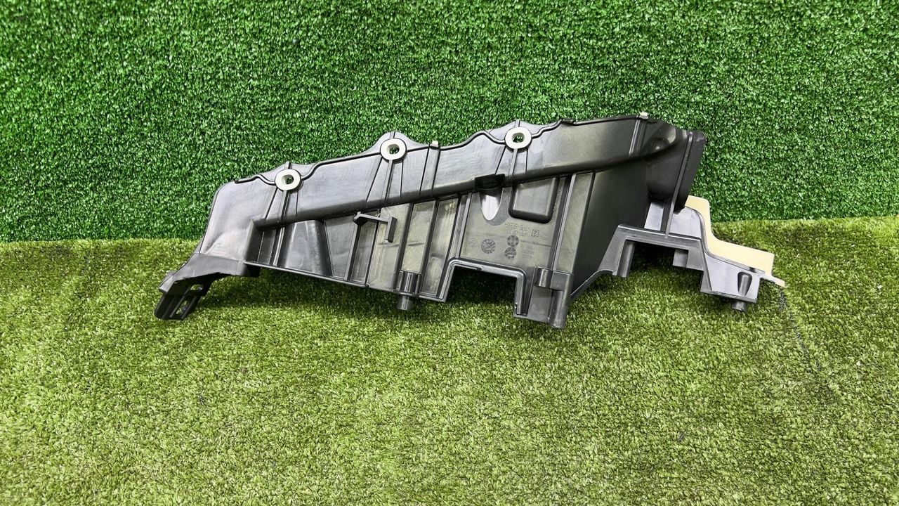 планка под капот BMW X6 G06 [рестайлинг] G06 2023, 3.0 л., B57 D30 B, дизель, АКПП, mineralweiß metallic (a96), внедорожник 5 дв., полный привод, 9866392, 61139866392