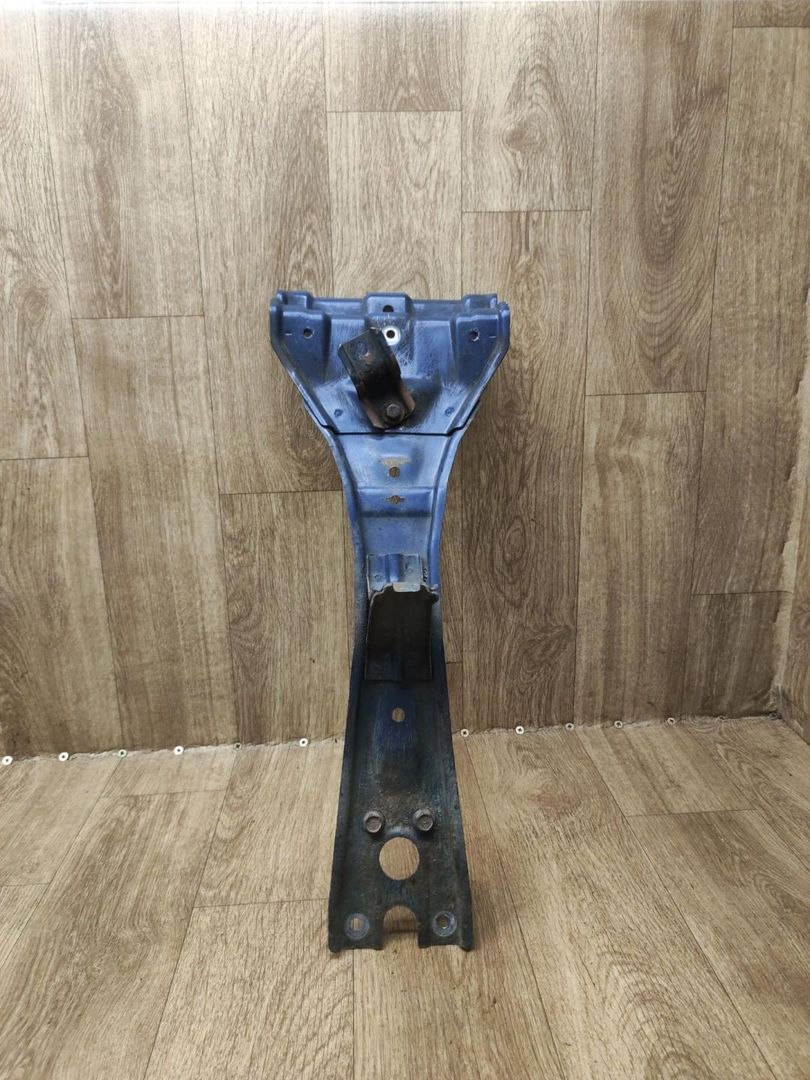 передняя панель крепления облицовки (телевизор) Hyundai Terracan 1 поколение 2004, 2.9 л., дизель, АКПП, внедорожник 5 дв. - фото №1