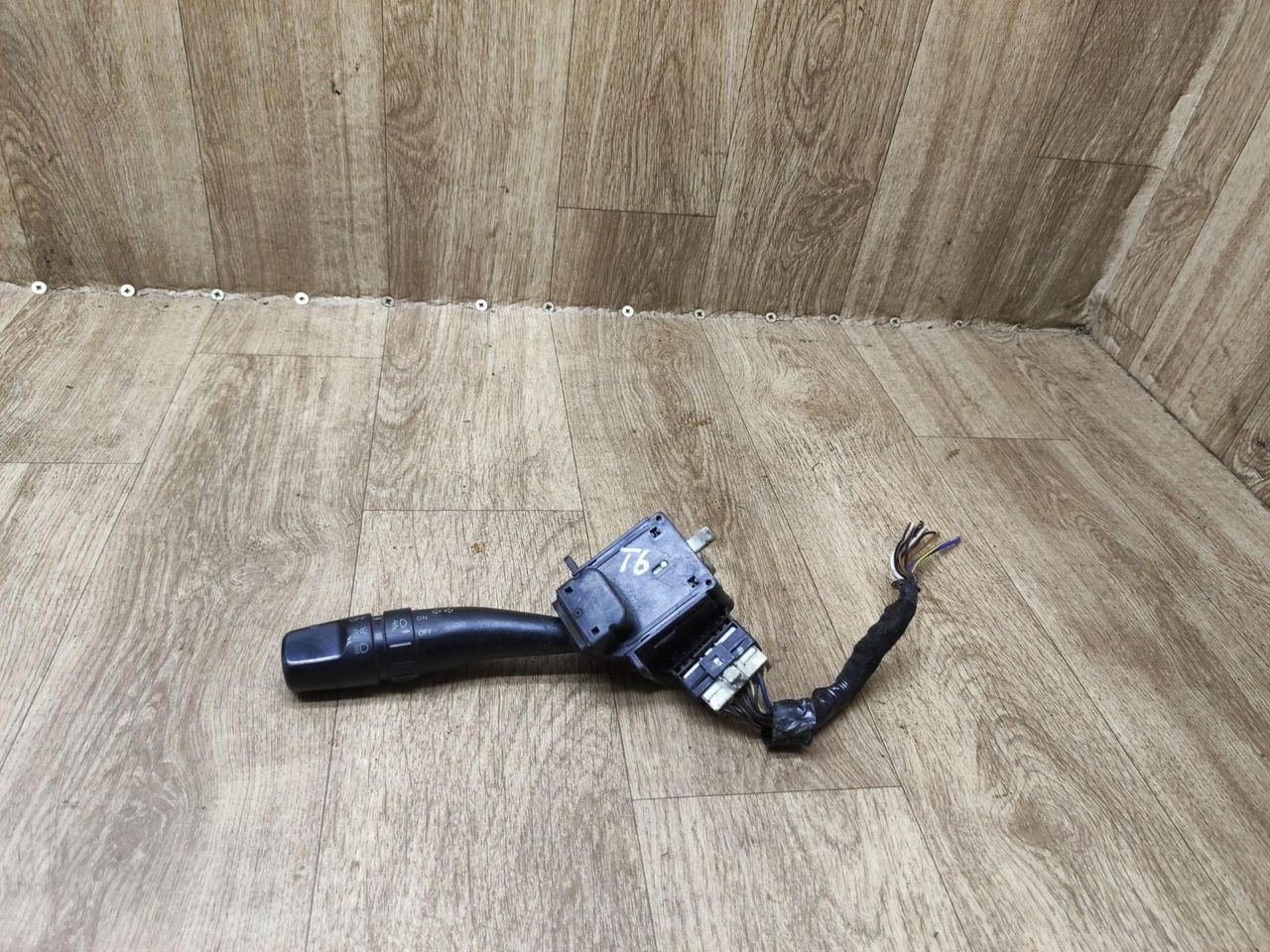 переключатель поворотов Hyundai Terracan 1 поколение 2004, 2.9 л., дизель, АКПП, внедорожник 5 дв. - фото №1