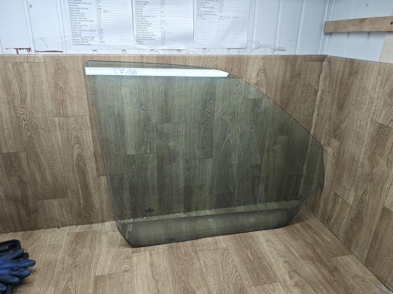 стекло двери передней правой Volkswagen Transporter T5 2005, 1.9 л., AXC, дизель, МКПП, микроавтобус - фото №1