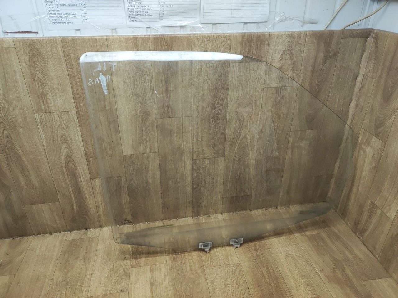 стекло двери передней правой Mercedes-Benz Vito W638 2000, 2.2 л., OM 611.980, дизель, МКПП, микроавтобус - фото №1