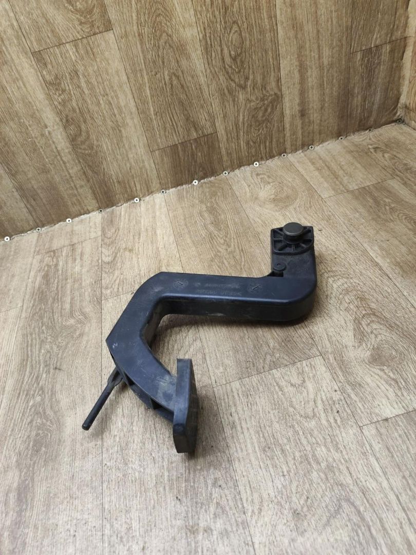 педаль сцепления Mercedes-Benz Vito W638 2000, 2.2 л., OM 611.980, дизель, МКПП, микроавтобус, 6382900416 - фото №1