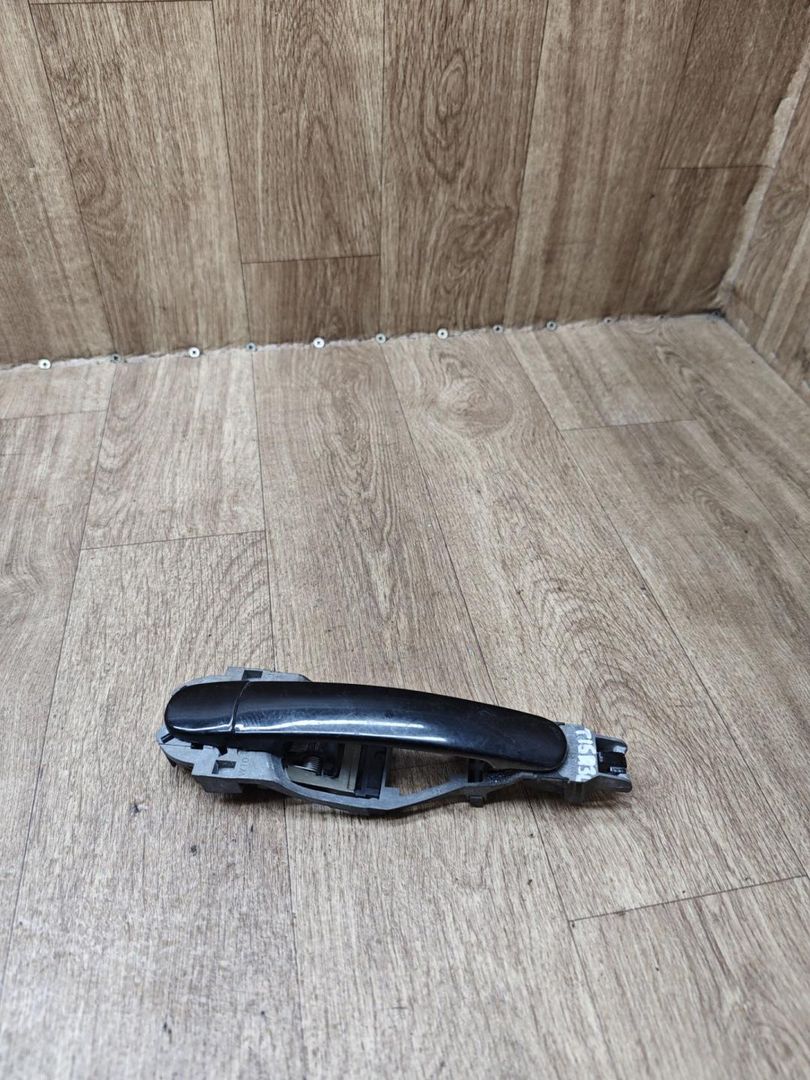 ручка наружная задняя левая Volkswagen Jetta 4 поколение 2003, 2.0 л., BEV, бензин, МКПП, седан - фото №1