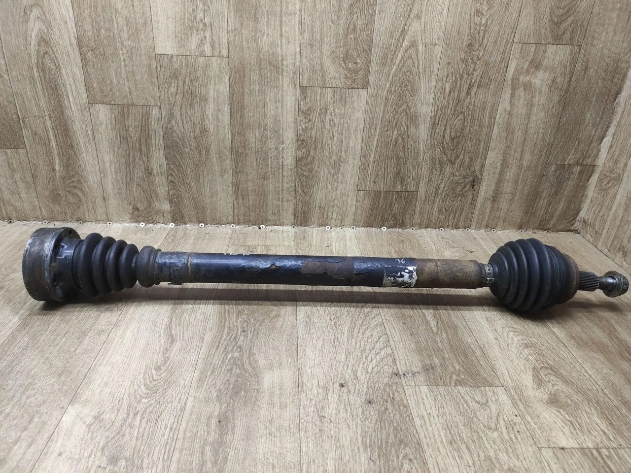 полуось передняя правая (приводной вал, ШРУС) Volkswagen Jetta 4 поколение 2003, 2.0 л., BEV, бензин, МКПП, седан - фото №1