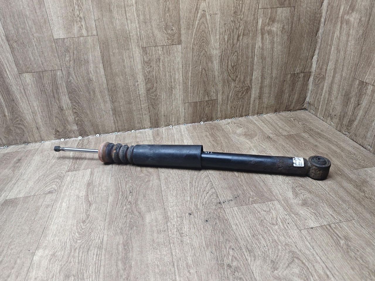 амортизатор задний Volkswagen Jetta 4 поколение 2003, 2.0 л., BEV, бензин, МКПП, седан, 1J0512011B - фото №1