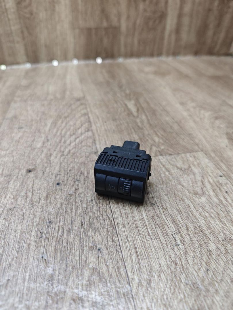 кнопка корректора фар Volkswagen Transporter T5 2006, 2.5 л., AXD, дизель, МКПП, микроавтобус, 7H0941333 - фото №1