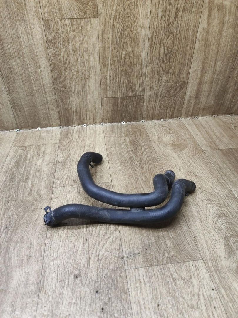 патрубок радиатора Volkswagen Jetta 4 поколение 2003, 2.0 л., BEV, бензин, МКПП, седан, 1J0121086 - фото №1