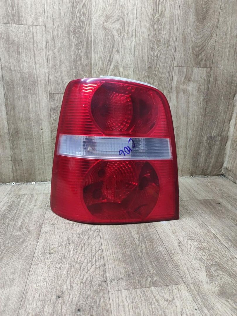 фонарь задний левый Volkswagen Touran 1 поколение 2004, 2.0 л., BMM, дизель, МКПП, минивэн, 1T0945095C, 1T0945111B - фото №1