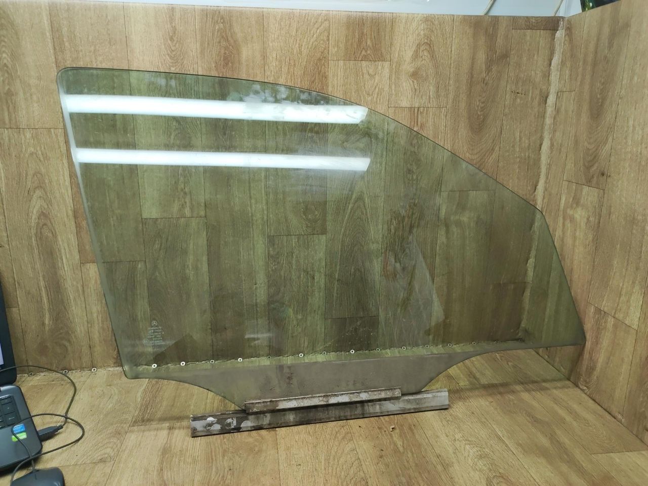 стекло двери передней правой Mercedes-Benz M-Класс W163 2001, 3.2 л., M 112.942, бензин, АКПП, внедорожник 5 дв. - фото №1