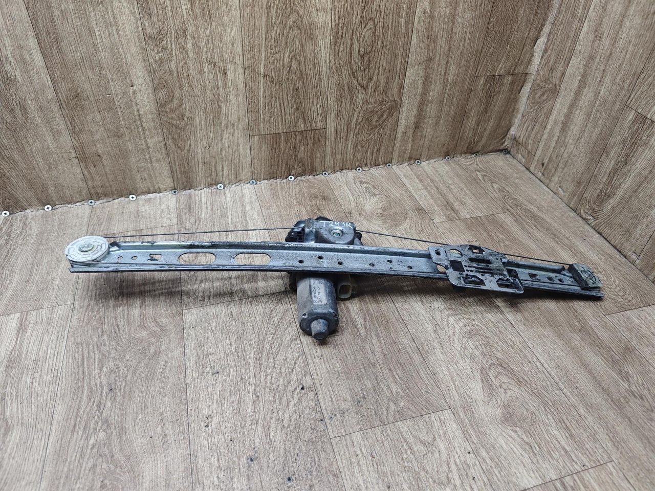 стеклоподъемник электрический задний правый Mercedes-Benz M-Класс W163 2001, 3.2 л., M 112.942, бензин, АКПП, внедорожник 5 дв. - фото №1