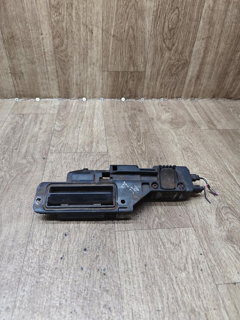 ручка крышки багажника Mercedes-Benz M-Класс W163 2001, 3.2 л., M 112.942, бензин, АКПП, внедорожник 5 дв. - фото №1