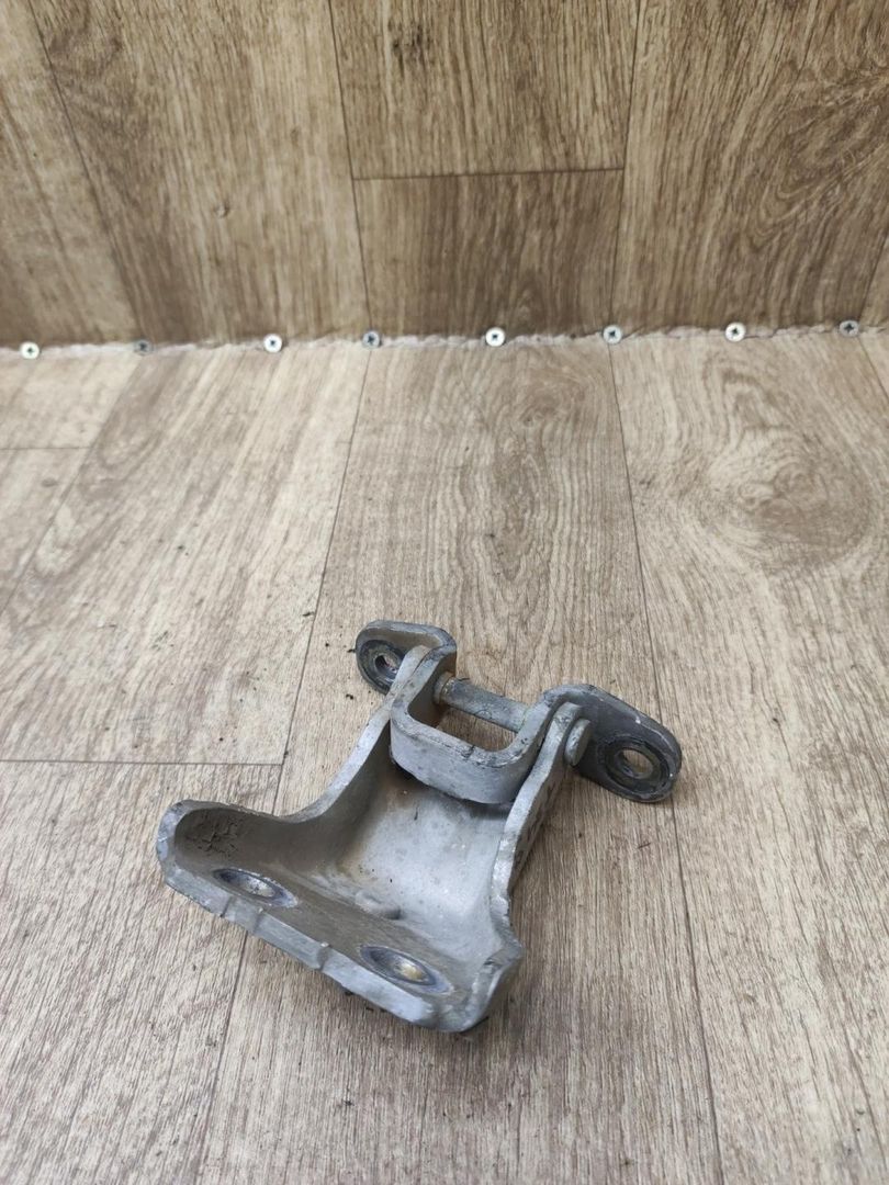 петля двери Mercedes-Benz M-Класс W163 2001, 3.2 л., M 112.942, бензин, АКПП, внедорожник 5 дв. - фото №1