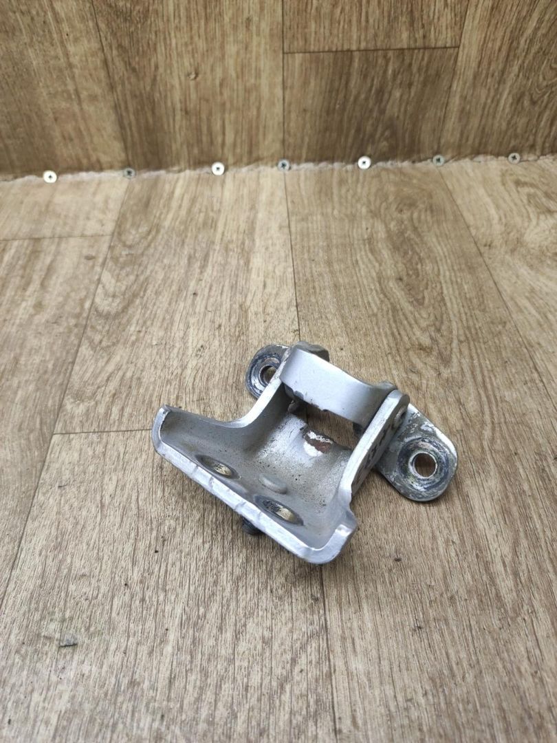 петля двери Mercedes-Benz M-Класс W163 2001, 3.2 л., M 112.942, бензин, АКПП, внедорожник 5 дв. - фото №1