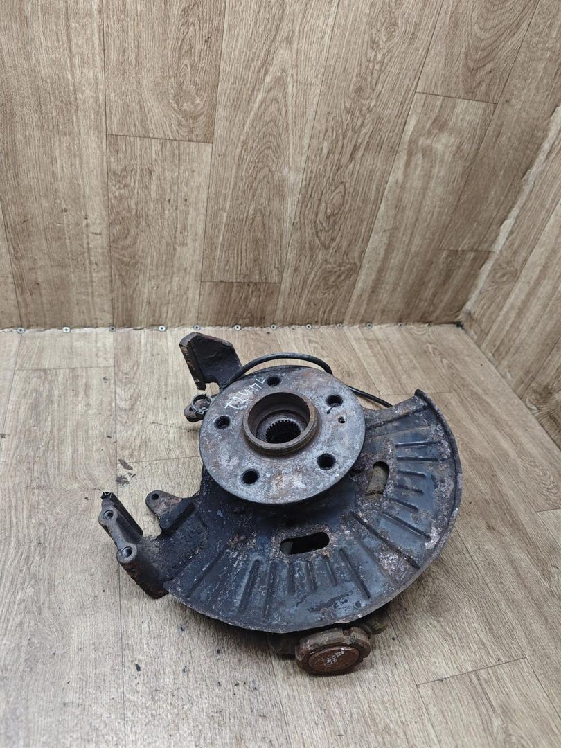 ступица передняя левая Mercedes-Benz M-Класс W163 2001, 3.2 л., M 112.942, бензин, АКПП, внедорожник 5 дв. - фото №1