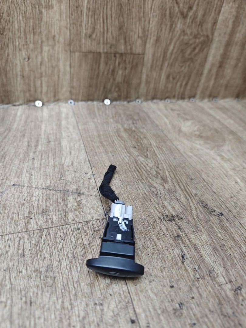 Кнопка парктроника Citroen C5 1 поколение 2001, 3.0 л., бензин, АКПП, лифтбэк, 96332446ZL - фото №1