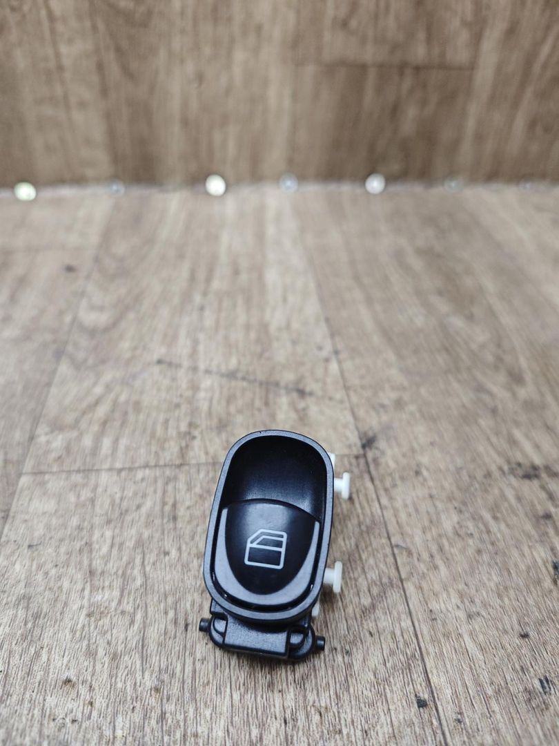 кнопка стеклоподъемника двери задней левой Mercedes-Benz C-Класс W203/S203/CL203 2003, 2.2 л., OM 611.962, дизель, АКПП, универсал, A2038200210 - фото №1