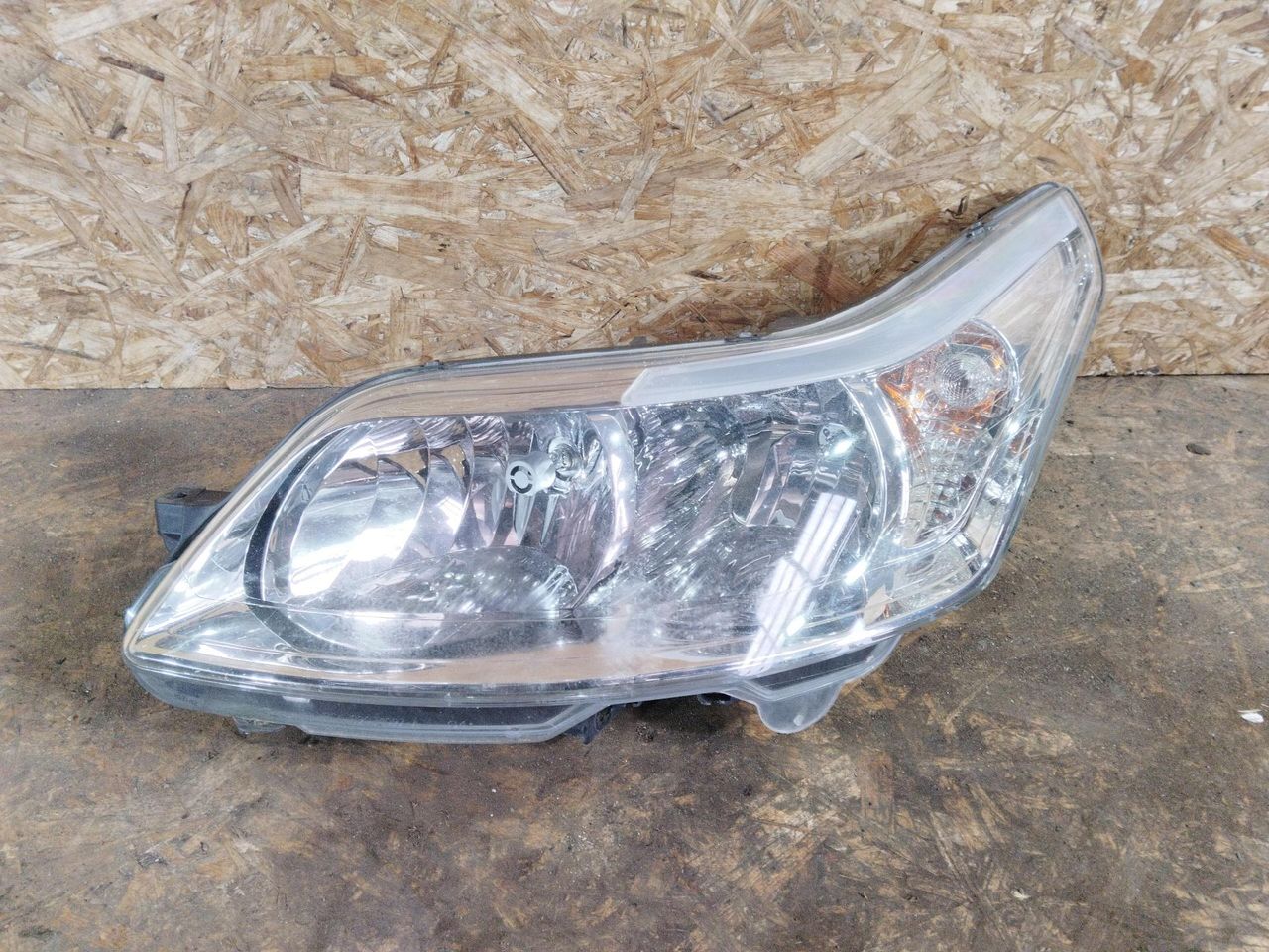 фара левая Citroen C4 1 поколение 2004, 1.6 л., дизель, МКПП, хетчбэк 5 дв., 9646893980 - фото №1