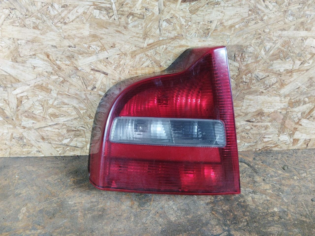фонарь задний левый Volvo S80 1 поколение 1998, 2.9 л., бензин, АКПП, седан, 9154478 - фото №1