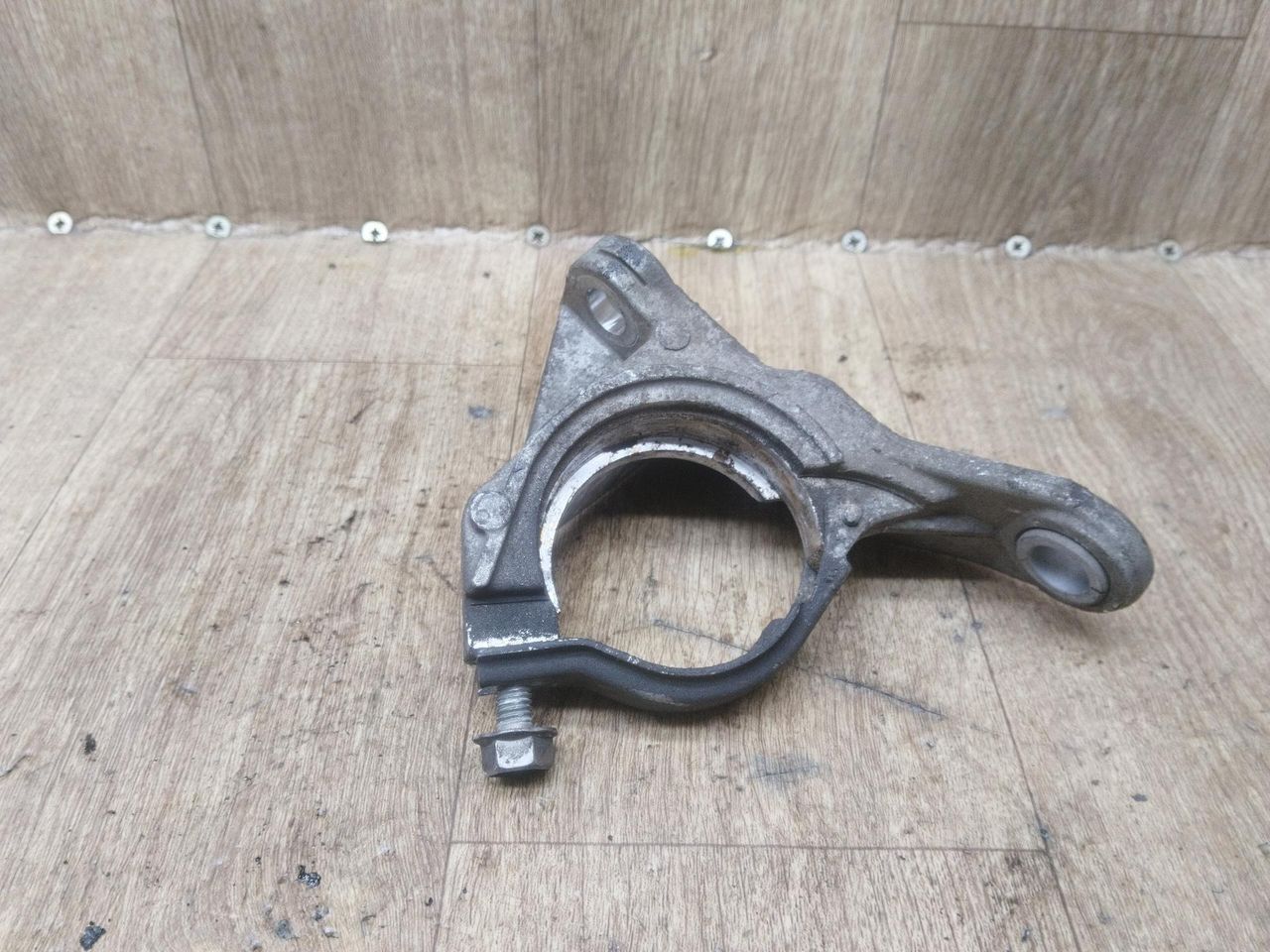 кронштейн полуоси Renault Kangoo 2 поколение 2013, 1.6 л., K4M 830, бензин, МКПП, минивэн, 8200684534 - фото №1