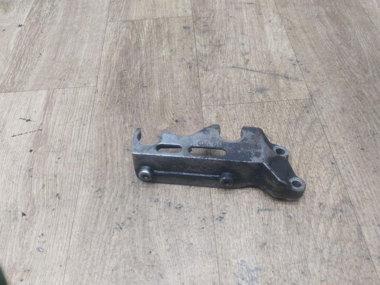 кронштейн (крепление) Mercedes-Benz C-Класс W203/S203/CL203 2003, 2.2 л., OM 611.962, дизель, АКПП, универсал, A6460940641 - фото №1