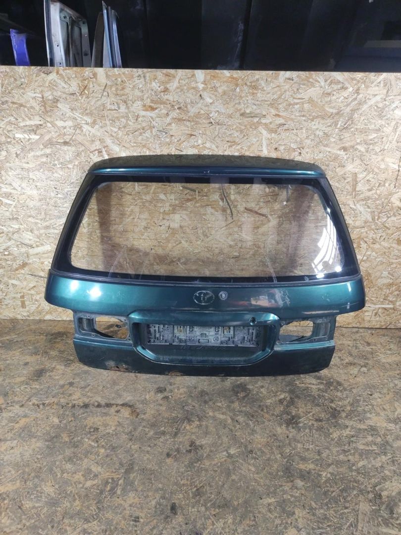 крышка багажника (дверь 3-5) Toyota Picnic 1 поколение 2000, 2.2 л., дизель, МКПП, минивэн - фото №1
