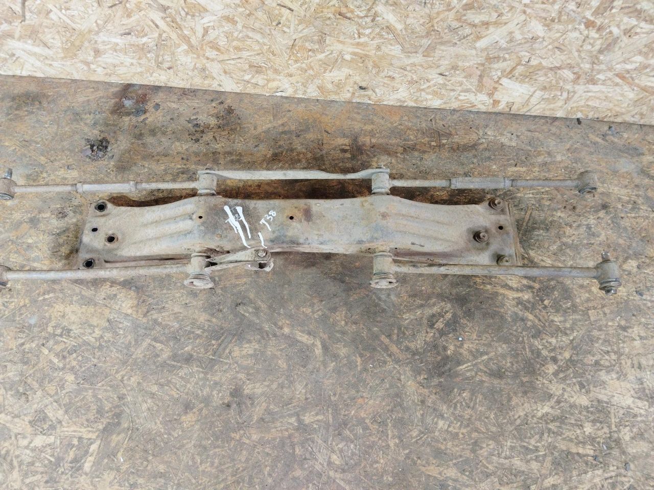 балка подвески задняя Toyota Carina E 1 поколение T190 1995, 1.8 л., 7A-FE, бензин, МКПП, седан - фото №1