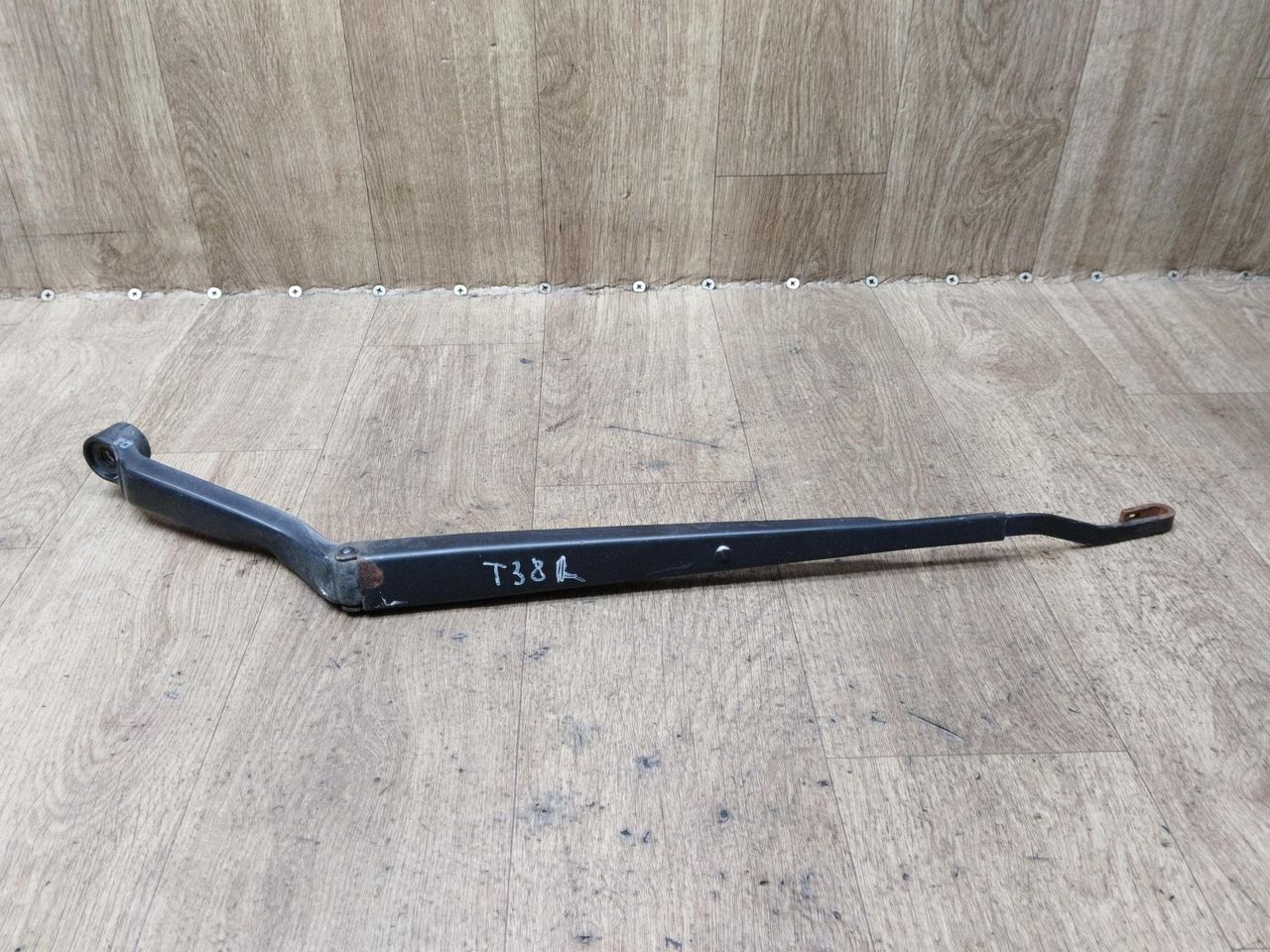 щеткодержатель (поводок стеклоочистителя, дворник) Toyota Carina E 1 поколение T190 1995, 1.8 л., 7A-FE, бензин, МКПП, седан - фото №1
