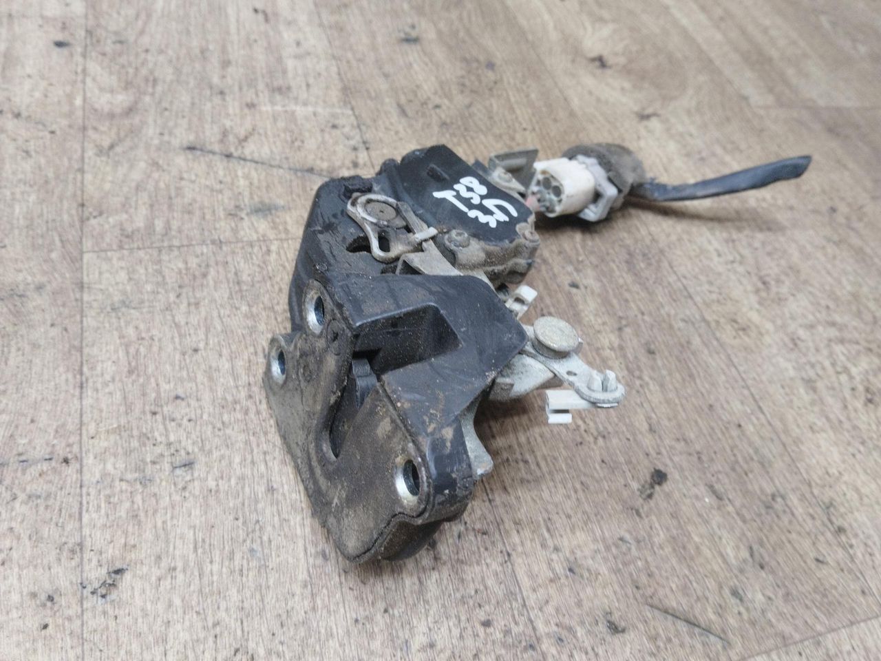 замок двери задней правой Toyota Carina E 1 поколение T190 1995, 1.8 л., 7A-FE, бензин, МКПП, седан - фото №1
