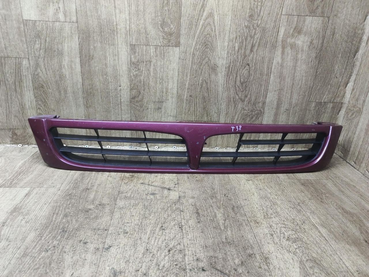 решетка радиатора Toyota Carina E 1 поколение T190 1995, 1.8 л., 7A-FE, бензин, МКПП, седан, 53101-05020 - фото №1