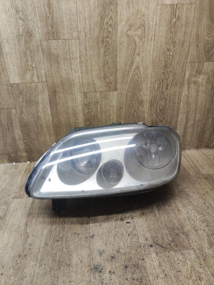 фара левая Volkswagen Touran 1 поколение 2004, 2.0 л., BMM, дизель, МКПП, минивэн - фото №1