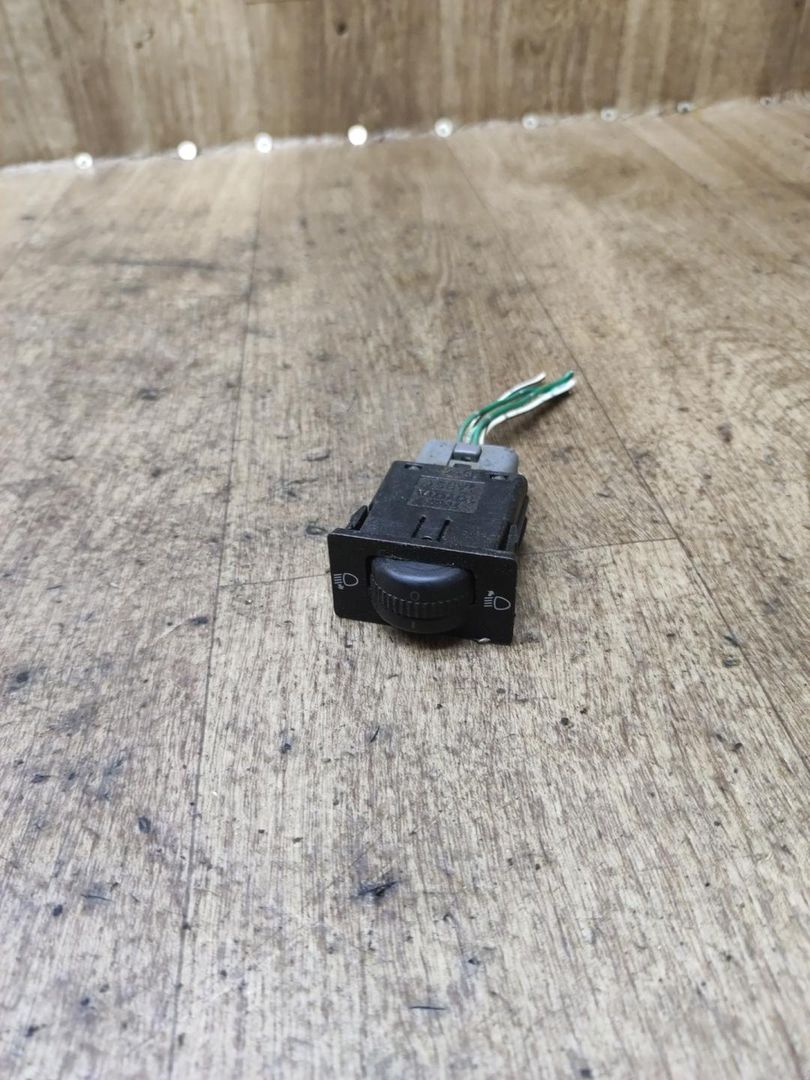 кнопка корректора фар Toyota Carina E 1 поколение T190 1995, 1.8 л., 7A-FE, бензин, МКПП, седан - фото №1