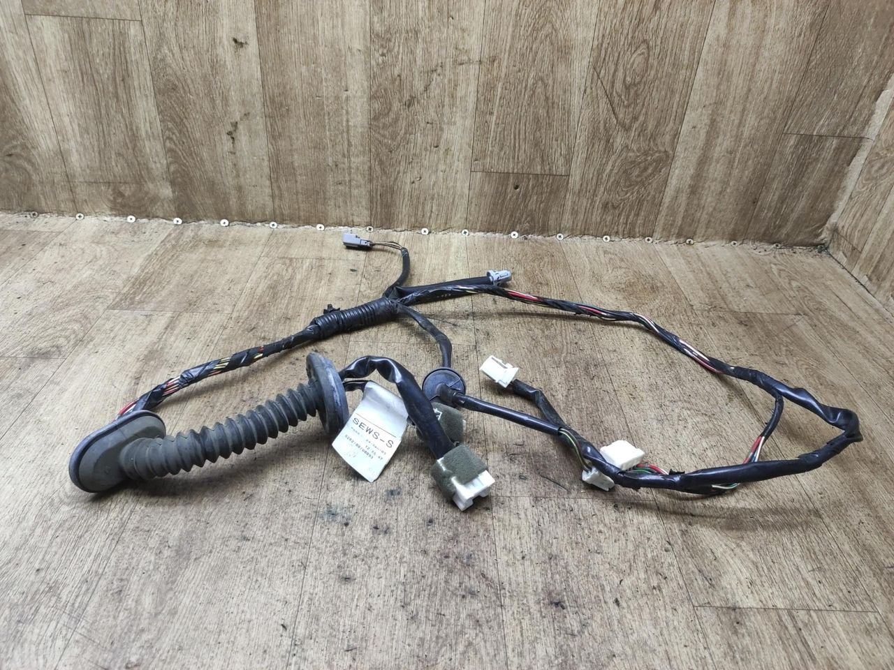 дверная проводка Nissan Almera N16 2003, 1.5 л., QG15DE, бензин, МКПП, хетчбэк 5 дв., 24125BN904 - фото №1