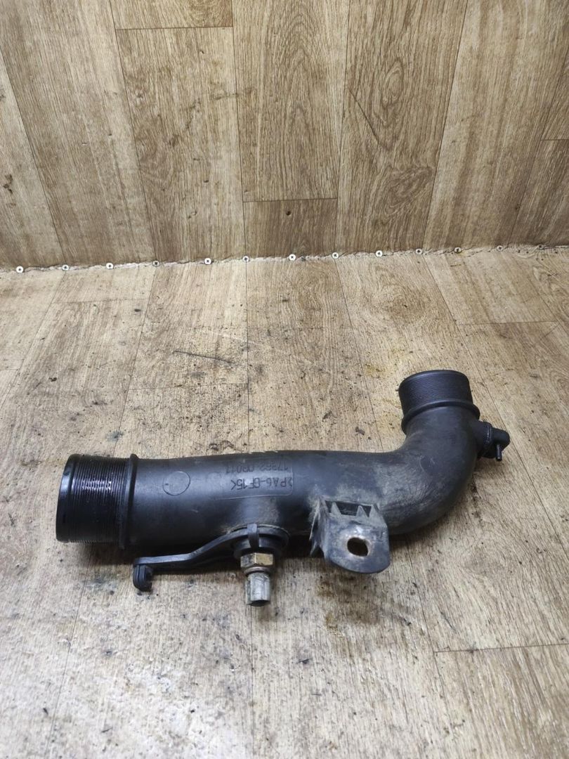 патрубок интеркулера Toyota Corolla Verso 2 поколение AR10 2007, 2.2 л., дизель, МКПП, 17362-OR011 - фото №1
