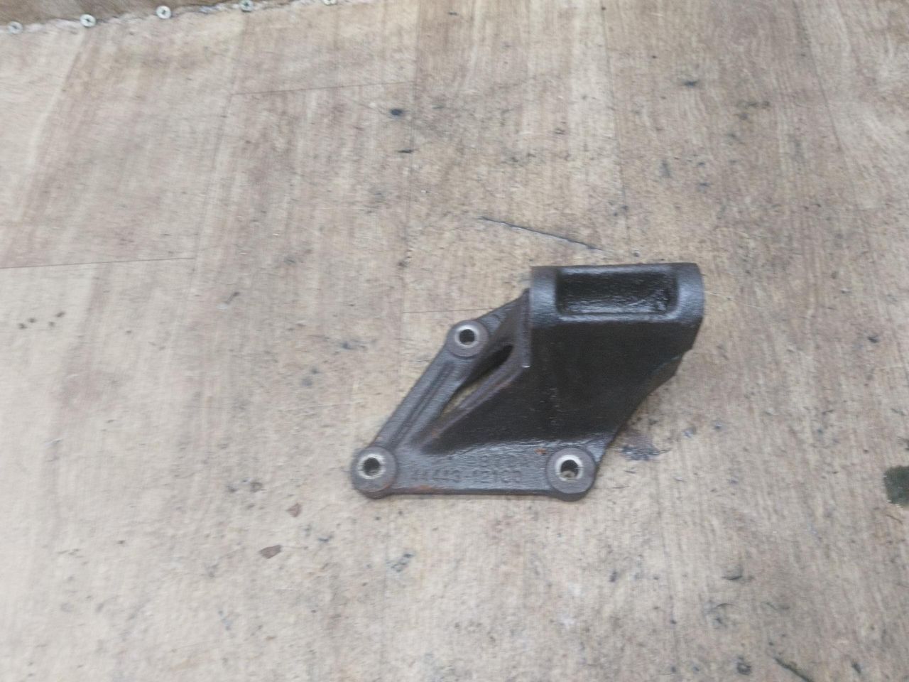 кронштейн генератора Toyota Carina E 1 поколение T190 1995, 1.8 л., 7A-FE, бензин, МКПП, седан - фото №1
