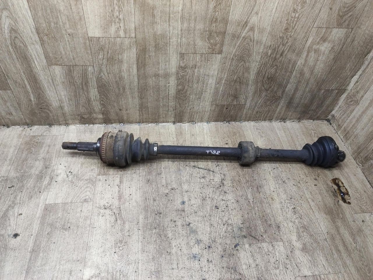 полуось передняя правая (приводной вал, ШРУС) Toyota Carina E 1 поколение T190 1995, 1.8 л., 7A-FE, бензин, МКПП, седан - фото №1