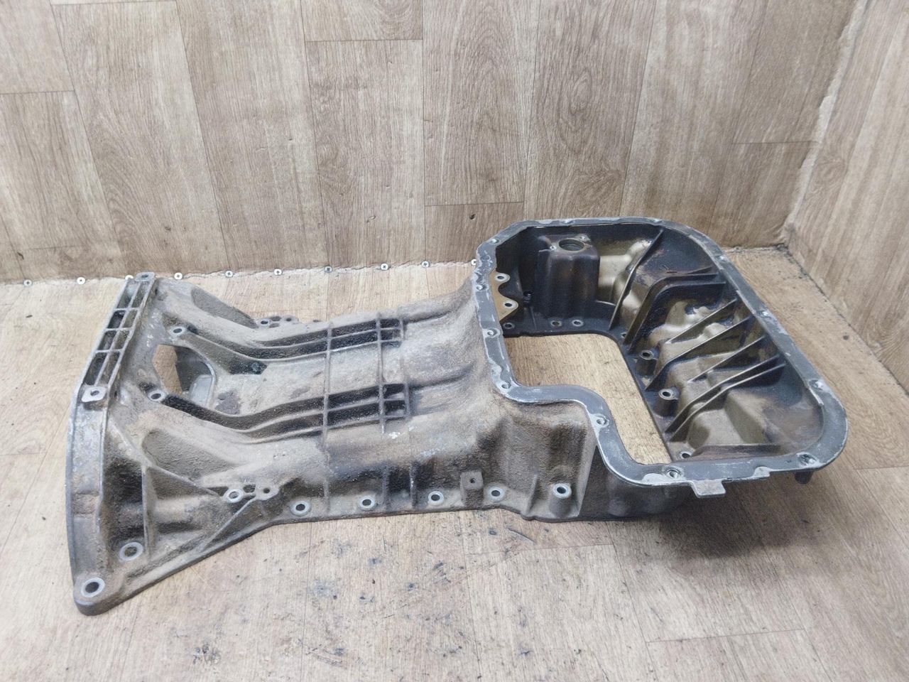 масляный поддон Mercedes-Benz M-Класс W163 2001, 3.2 л., M 112.942, бензин, АКПП, внедорожник 5 дв. - фото №1