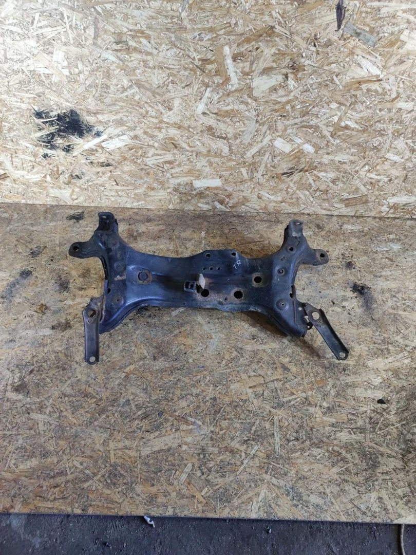 балка подвески передняя (подрамник) Toyota Carina E 1 поколение T190 1995, 1.8 л., 7A-FE, бензин, МКПП, седан - фото №1