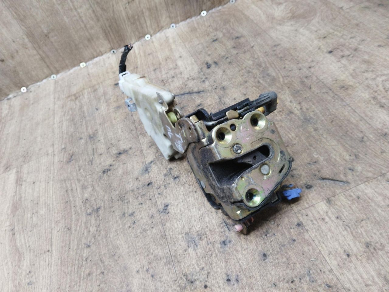 замок двери передней левой Nissan Almera Tino V10 2003, 2.2 л., дизель, 8055361U66 - фото №1