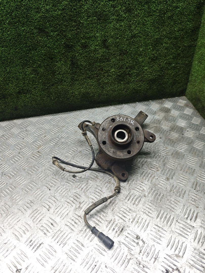 ступица передняя правая Renault Laguna 1 поколение 1998, 2.0 л., F3R 723, бензин, МКПП, хетчбэк 5 дв. - фото №1