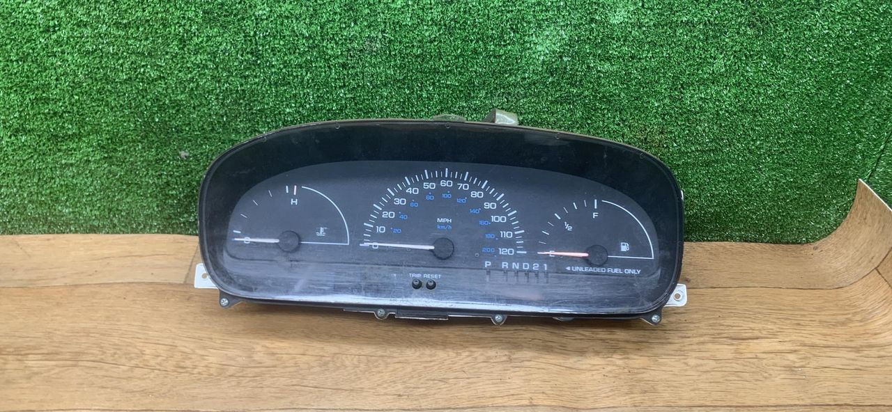щиток приборов (приборная панель) Dodge Caravan 3 поколение 1999, 2.4 л., бензин, АКПП, минивэн - фото №1