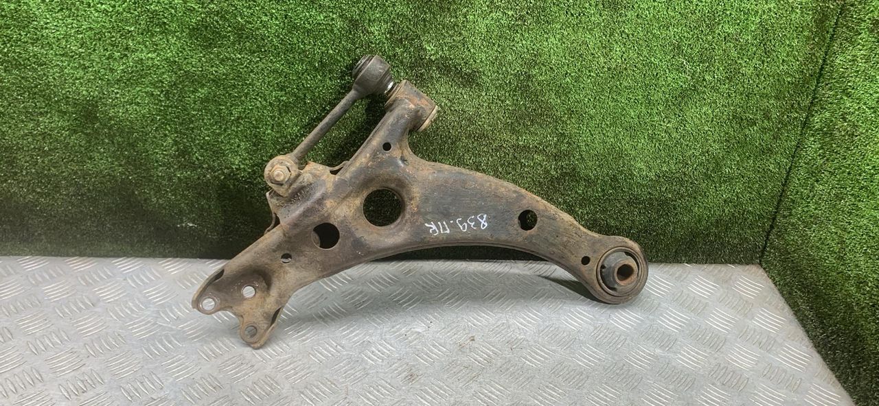 рычаг передний правый Toyota Avensis 1 поколение (T220) 1998, 2.0 л., 2C, дизель, МКПП, седан - фото №1