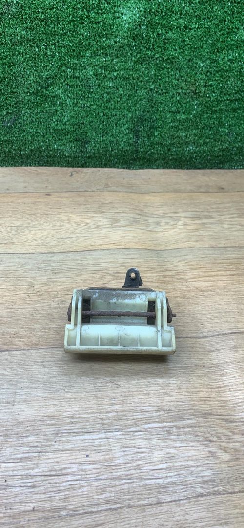 ручка открывания багажника Mitsubishi Pajero 2 поколение 1996, 3.0 л., 6G72 (SOHC 12V), бензин, АКПП, внедорожник 5 дв. - фото №1
