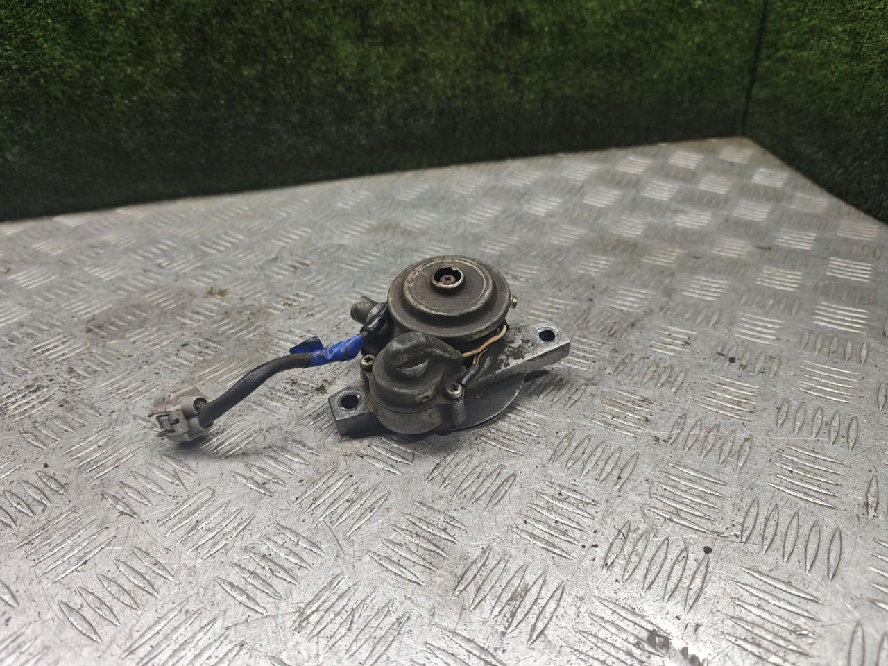 корпус топливного фильтра Toyota Avensis 1 поколение (T220) 1999, 2.0 л., 2C, дизель, МКПП, хетчбэк 5 дв. - фото №1