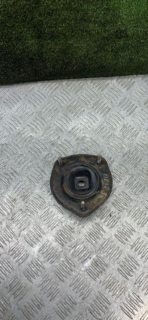 опора амортизатора верхняя (чашка) Toyota Avensis 1 поколение (T220) 1999, 2.0 л., 2C, дизель, МКПП, хетчбэк 5 дв. - фото №1