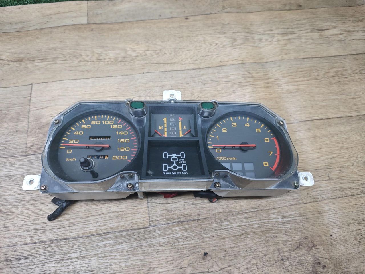 щиток приборов (приборная панель) Mitsubishi Pajero 2 поколение 1996, 3.0 л., 6G72 (SOHC 12V), бензин, АКПП, внедорожник 5 дв. - фото №1