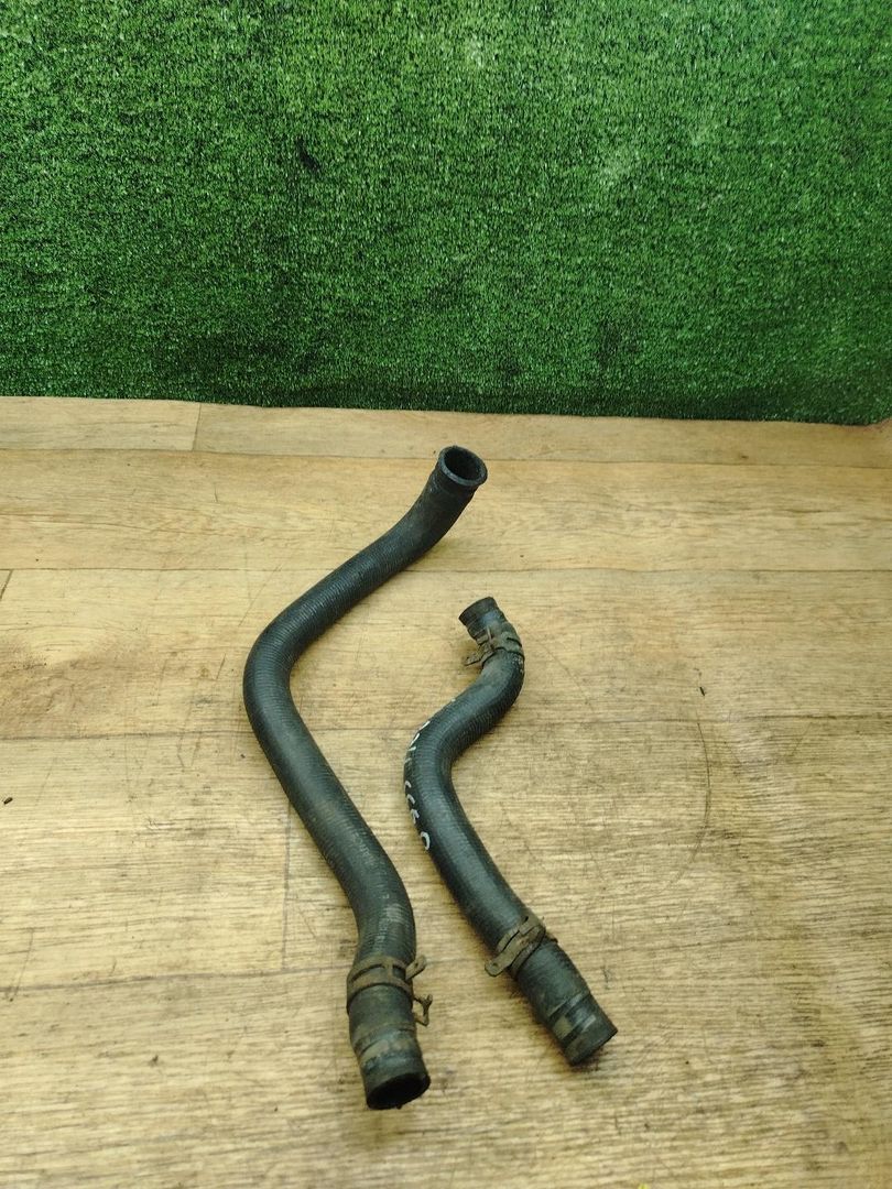 патрубок отопителя (печки) Volkswagen Golf 2 поколение 1990, 1.3 л., бензин, МКПП, хетчбэк 5 дв. - фото №1