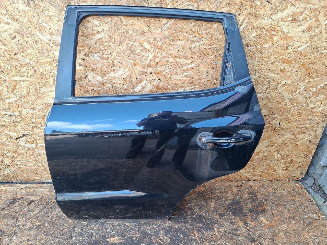 дверь задняя левая Geely Emgrand X7 1 поколение 2015, 2.0 л., бензин, МКПП, внедорожник 5 дв. - фото №1