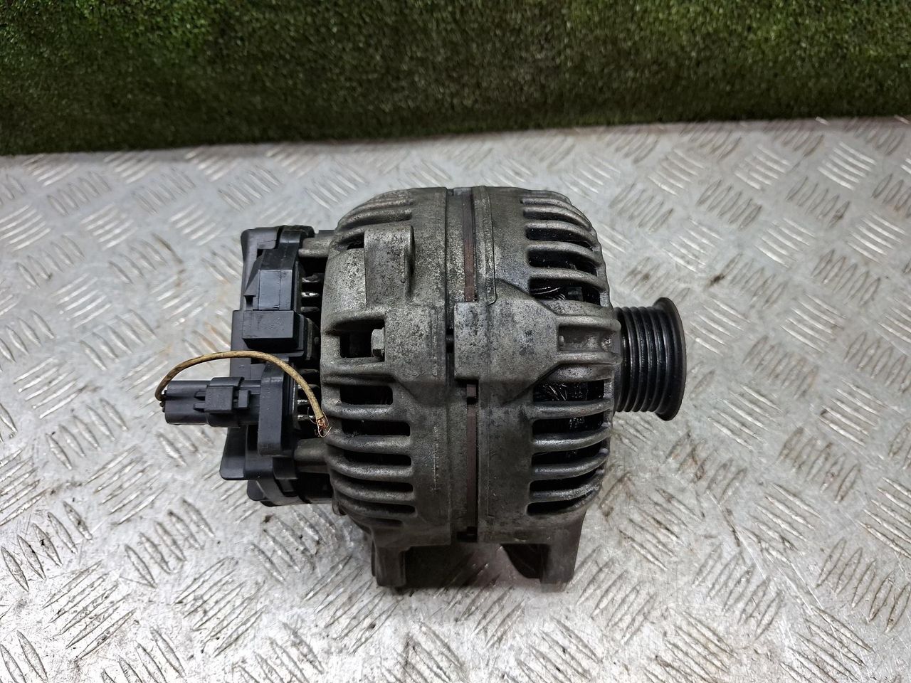 генератор Renault Laguna 2 поколение 2004, 2.2 л., дизель, МКПП, хетчбэк 5 дв., 0124525043, 8200175210 - фото №1