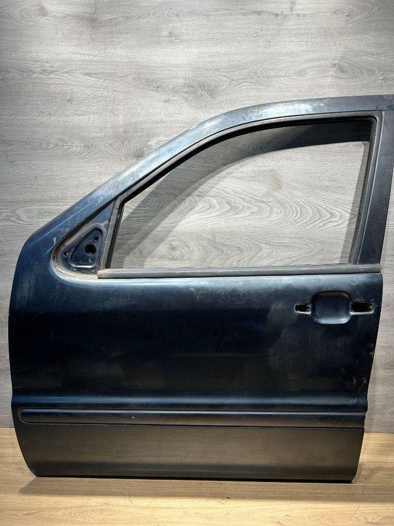дверь передняя левая Mercedes-Benz M-Класс W163 2001, 2.7 л., дизель, АКПП, синий, внедорожник 5 дв.